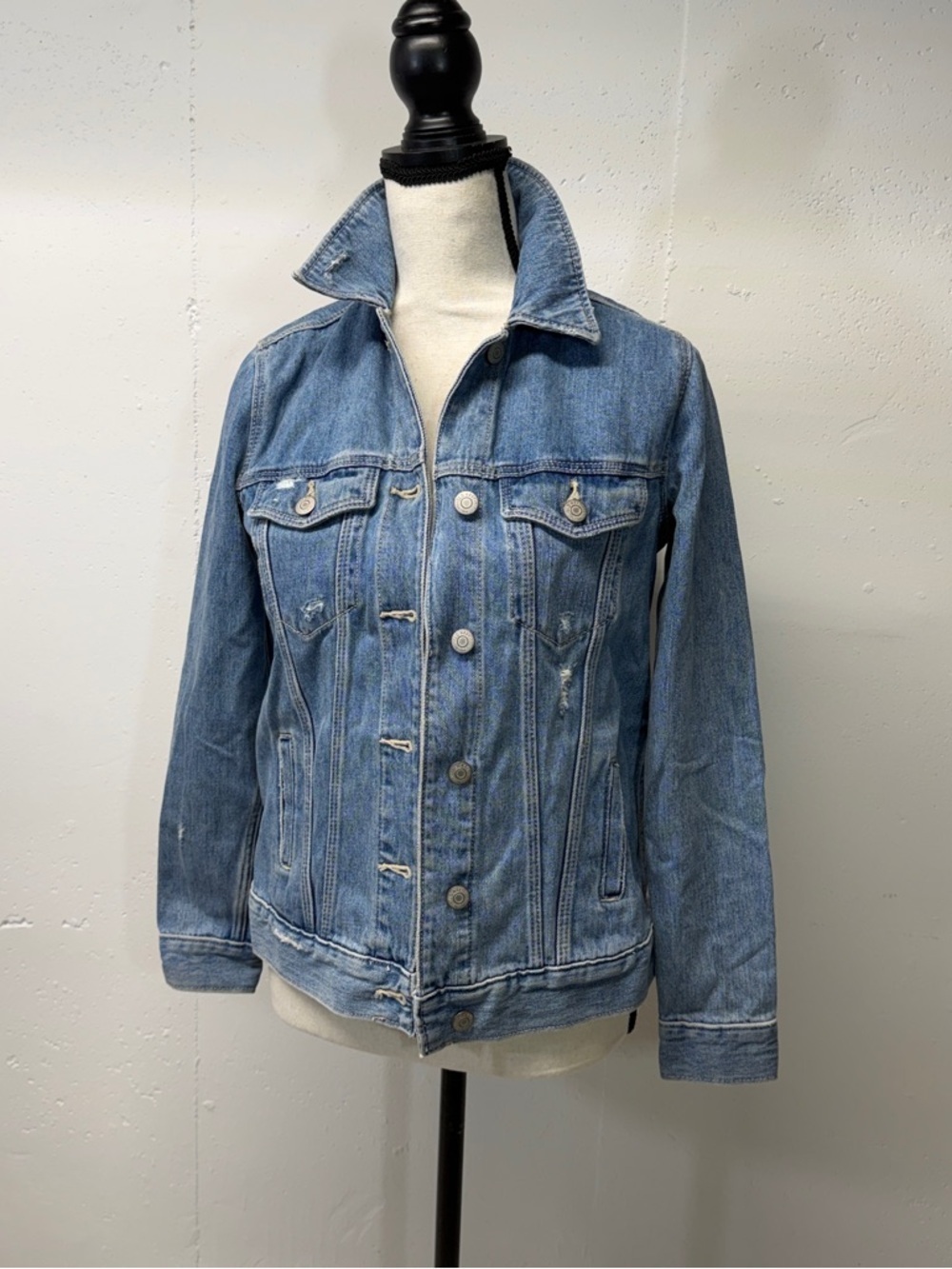 Classic Light Blue Denim Jacket - Women sz XS